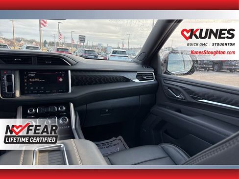Used 2023 GMC Yukon XL Denali image 46