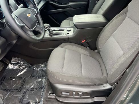 Used 2023 Chevrolet Traverse LT w/ Rear Camera Mirror Package image 15