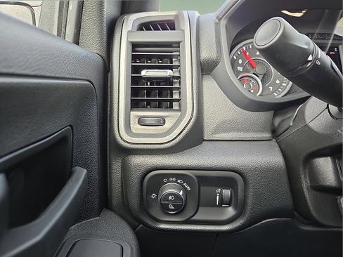 New 2026 RAM 2500 Tradesman w/ Chrome Appearance Group AWD/4WD image 18