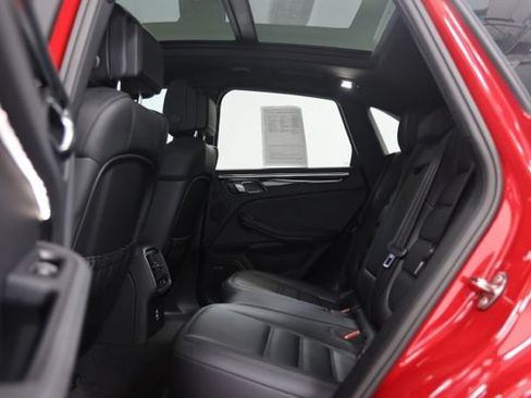 Used 2025 Porsche Macan AWD/4WD image 35