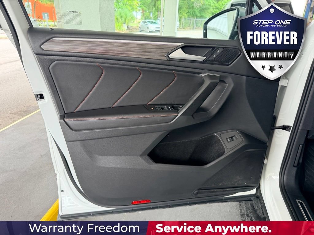 Used 2024 Volkswagen Tiguan SE AWD/4WD image 10