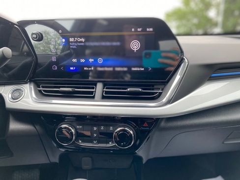 New 2026 Chevrolet Trax LT w/ LT Convenience Package FWD image 25