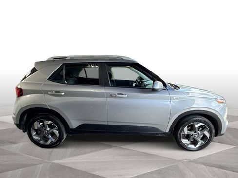 Used 2025 Hyundai Venue SEL FWD image 9