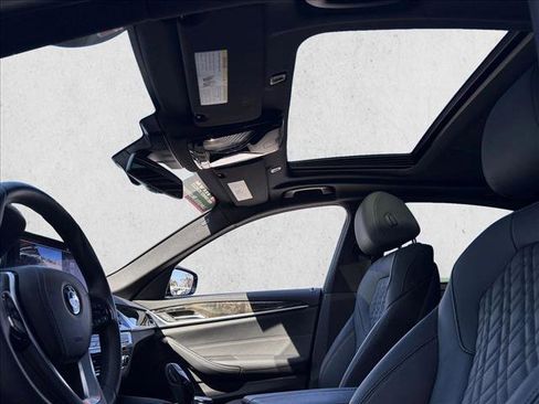 Used 2023 BMW 530i image 15