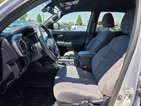 Used 2019 Toyota Tacoma TRD Off-Road w/ Technology Package AWD/4WD image 7