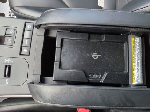 Used 2022 Toyota Highlander XLE FWD image 26
