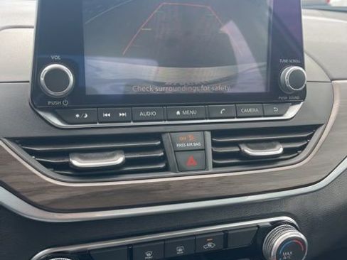 Used 2025 Nissan Altima 2.5 SV FWD image 46