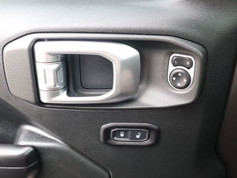 Used 2018 Jeep Wrangler Unlimited Rubicon w/ LED Lighting Group AWD/4WD image 22