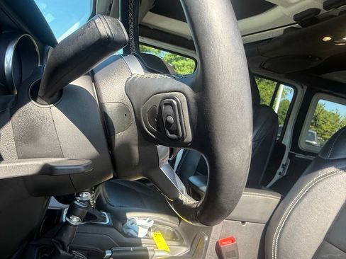 Certified 2019 Jeep Wrangler Unlimited Sahara AWD/4WD image 17