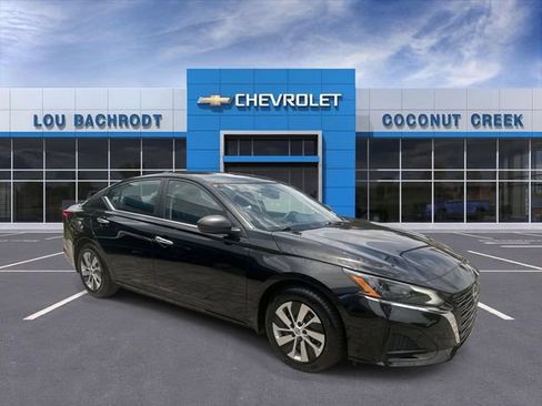 Used 2025 Nissan Altima 2.5 S FWD image 2