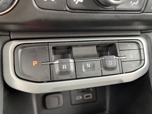 Used 2023 GMC Acadia SLT w/ Technology Package FWD image 16