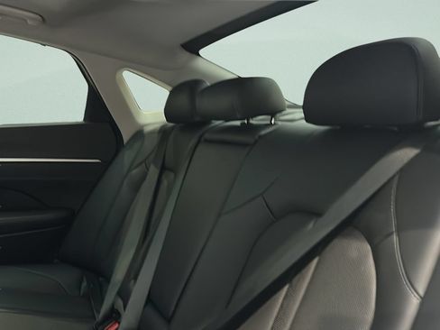 Certified 2025 Hyundai Sonata Limited FWD image 15