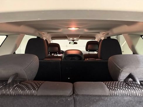 Used 2018 Dodge Journey SE w/ Connectivity Group FWD image 9