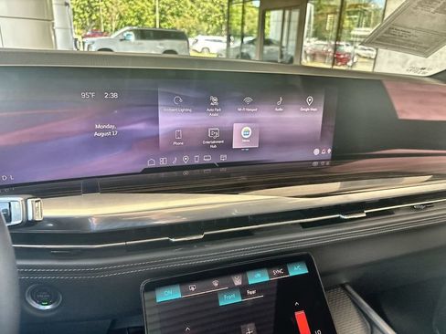 Certified 2025 Cadillac Escalade Premium Luxury AWD/4WD image 13