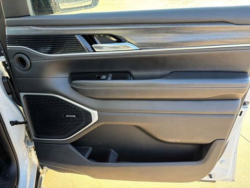 Used 2023 Jeep Wagoneer L Series II image 10