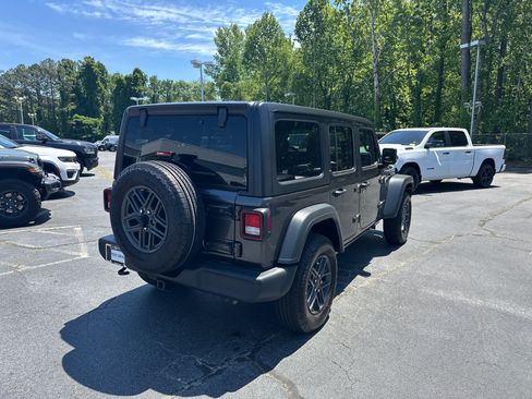 Used 2024 Jeep Wrangler Unlimited Sport AWD/4WD image 9