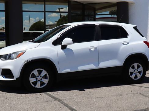Used 2020 Chevrolet Trax LS FWD image 7