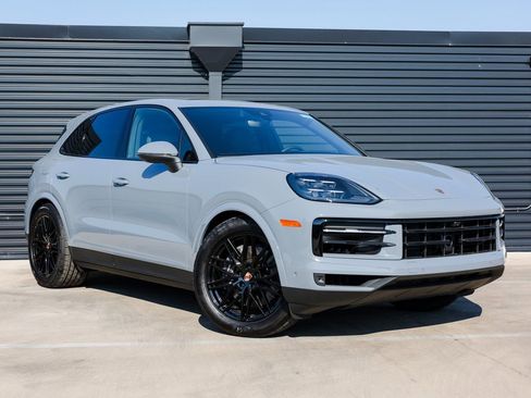 New 2025 Porsche Cayenne image 9