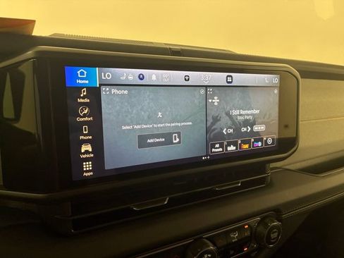 Used 2025 Jeep Wrangler Unlimited Sahara w/ Safety Group AWD/4WD image 26