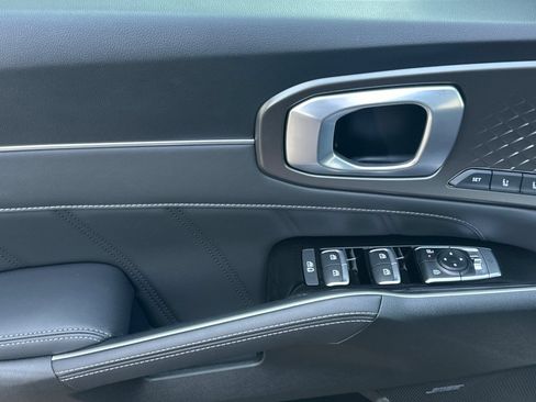 Certified 2026 Kia Sorento SX Prestige AWD/4WD image 11