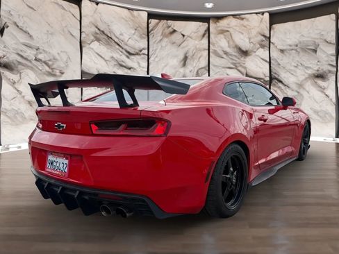 Used 2018 Chevrolet Camaro SS image 6