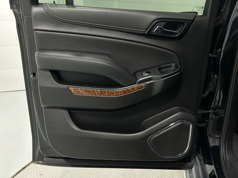 Used 2019 Chevrolet Suburban Premier AWD/4WD image 29