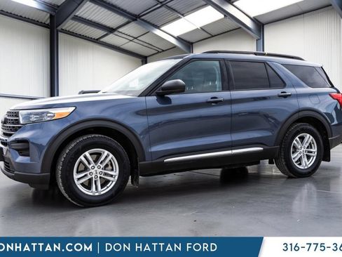 Used 2021 Ford Explorer XLT AWD/4WD image 2