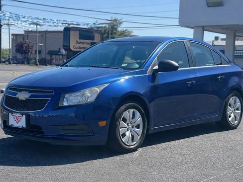 Used 2012 Chevrolet Cruze LS image 2