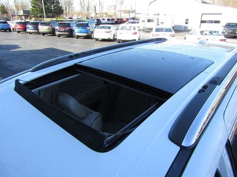 Used 2017 Chrysler Pacifica Limited FWD image 37