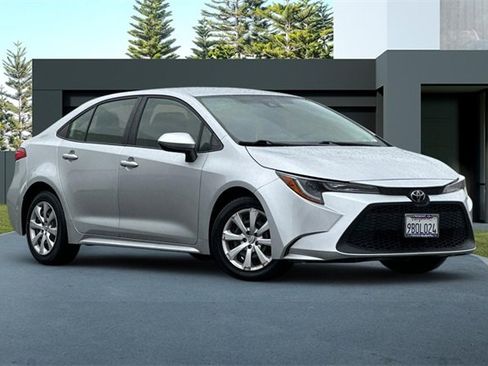 Used 2020 Toyota Corolla LE image 2