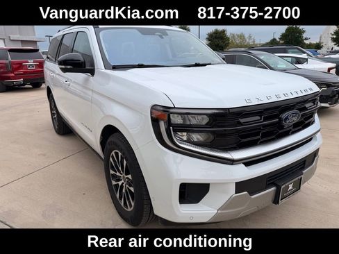 Used 2025 Ford Expedition Platinum AWD/4WD image 5