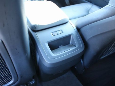 Used 2025 Volvo XC60 B5 Plus image 34