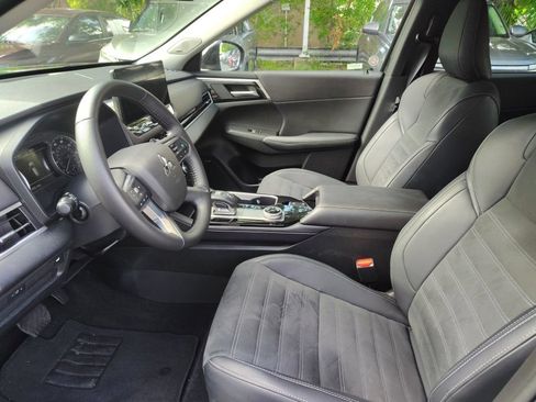 Used 2025 Mitsubishi Outlander SE AWD/4WD image 4