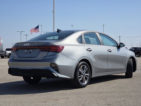 Used 2022 Kia Forte LXS image 16