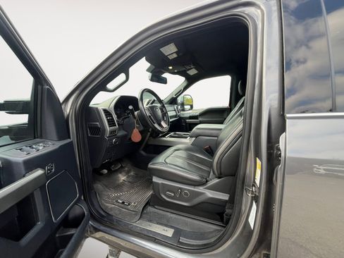 Used 2022 Ford F250 Platinum w/ FX4 Off-Road Package image 19