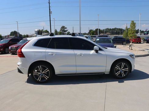 Used 2018 Volvo XC60 T6 Momentum w/ Convenience Package image 6