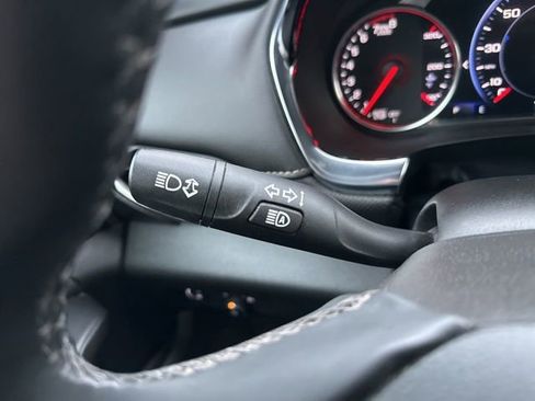 Used 2023 Chevrolet Traverse Premier image 21