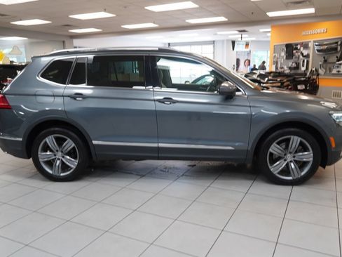 Used 2018 Volkswagen Tiguan SEL Premium w/ 3rd Row Seat Package AWD/4WD image 14