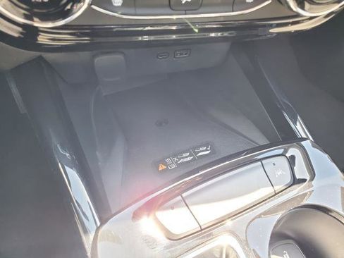 Used 2025 Chevrolet Trax ACTIV w/ Sunroof Package image 22