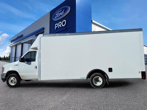 New 2024 Ford E-450 and Econoline 450 Super Duty w/ Power Windows & Locks Group RWD image 3