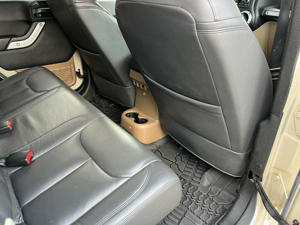 Used 2017 Jeep Wrangler Unlimited Rubicon AWD/4WD image 53