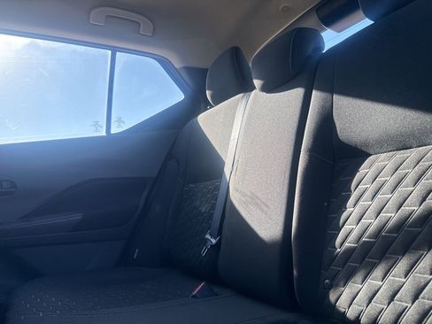 Used 2022 Nissan Kicks S image 33