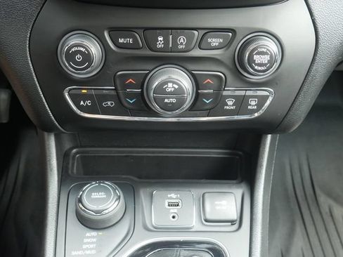 Used 2021 Jeep Cherokee Limited w/ Elite Package AWD/4WD image 22