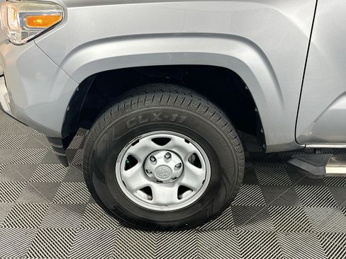 Used 2020 Toyota Tacoma SR w/ SR Convenience Package RWD image 11