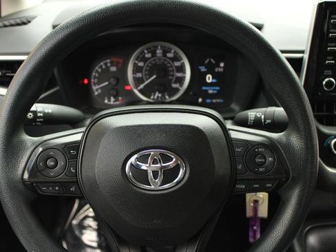 Used 2020 Toyota Corolla LE FWD image 9