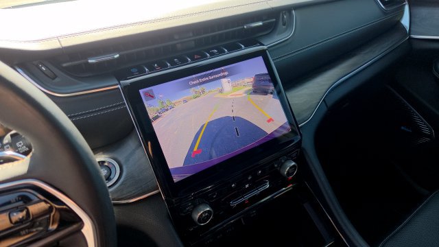 Used 2023 Jeep Grand Cherokee Overland AWD/4WD image 18