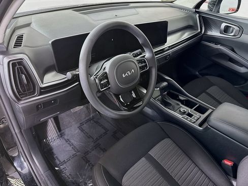 Certified 2025 Kia Sorento LX FWD image 18