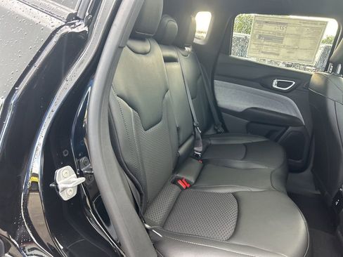 New 2025 Jeep Compass Latitude w/ Sun & Sound Group image 25