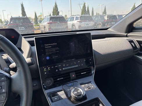 Used 2024 Subaru Solterra Touring image 3