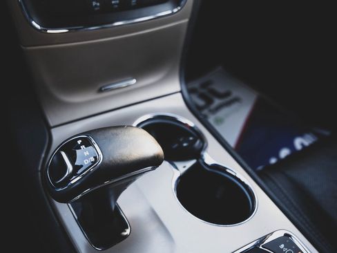 Used 2015 Jeep Grand Cherokee Overland image 17